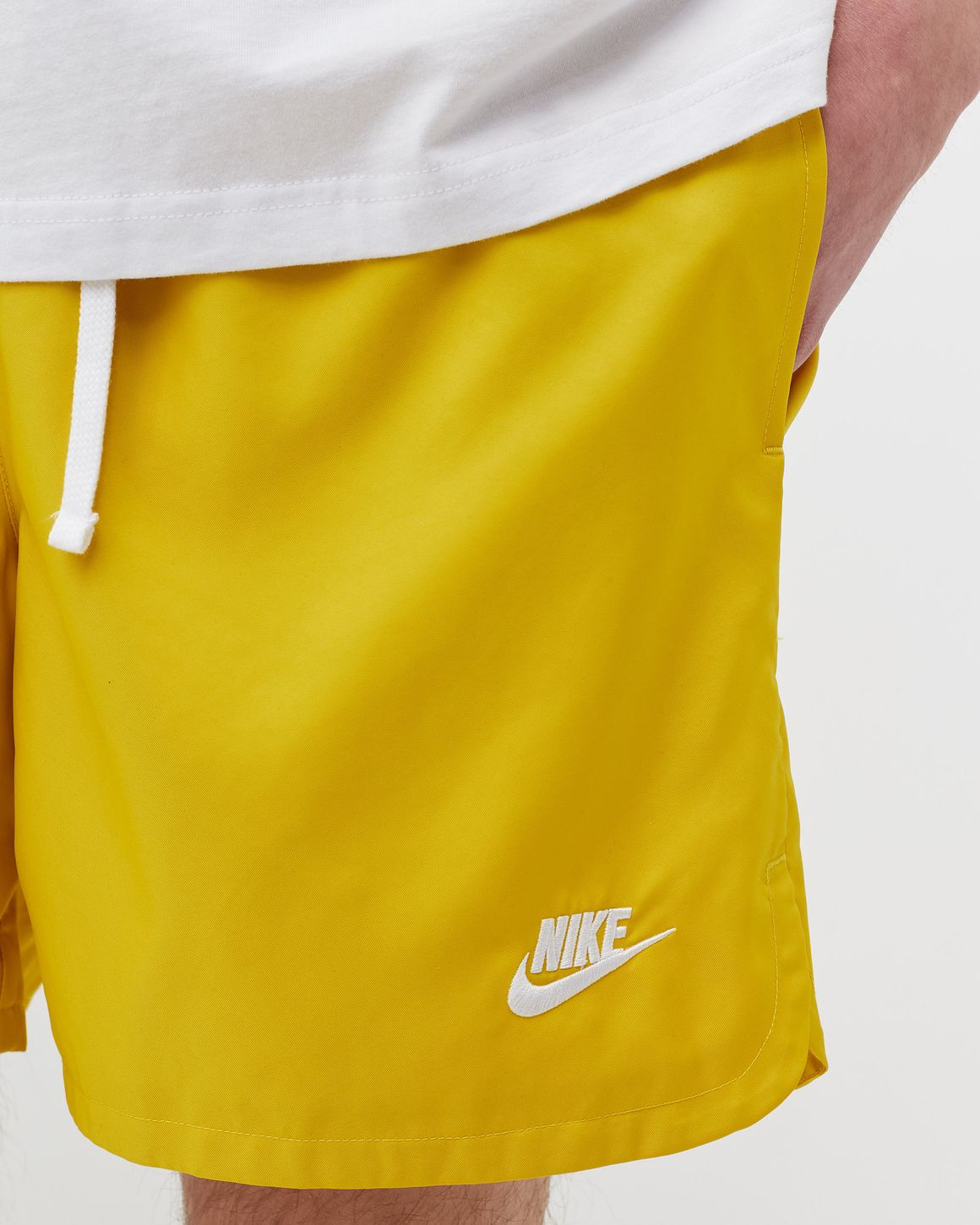 NIKE WOVEN LINED FLOW SHORTS