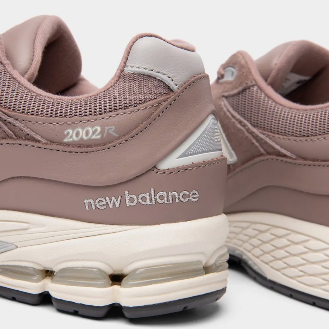 NEW BALANCE 2002R - LATTE