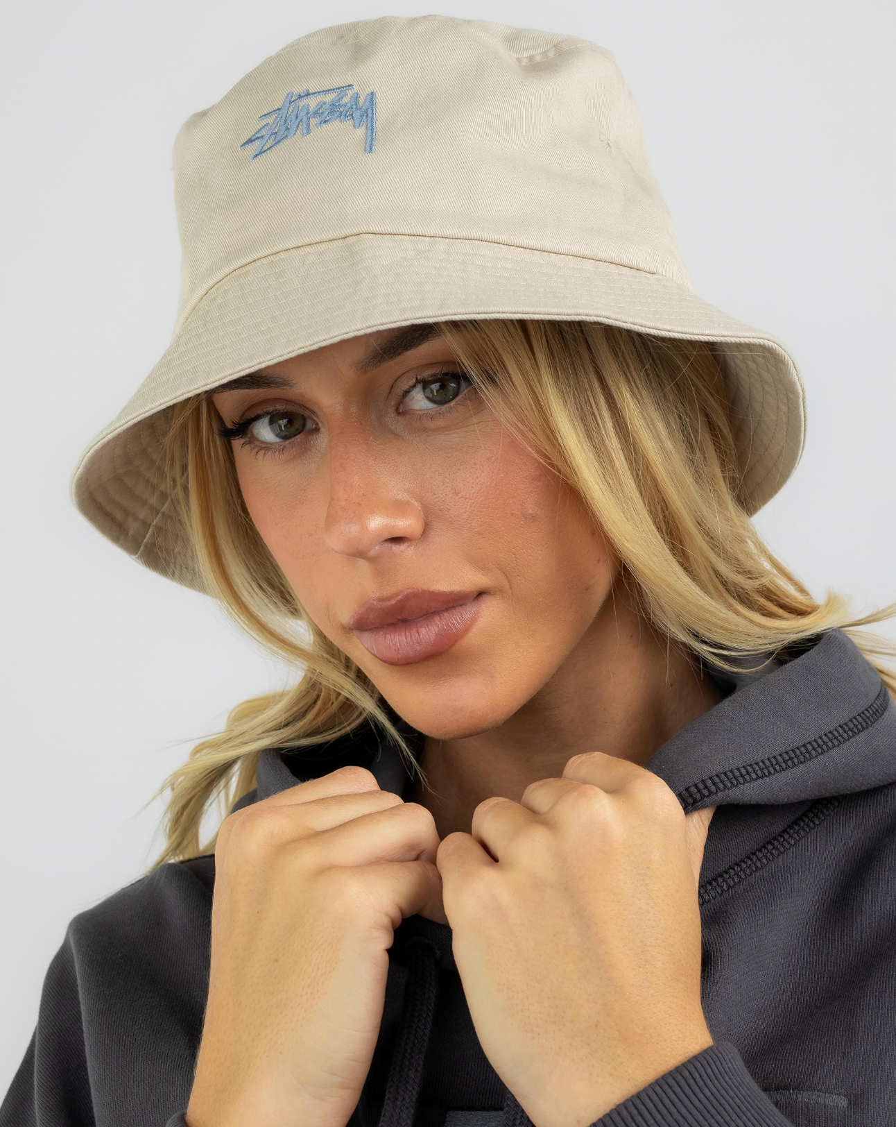 STUSSY STOCK BUCKET HAT - NATURAL