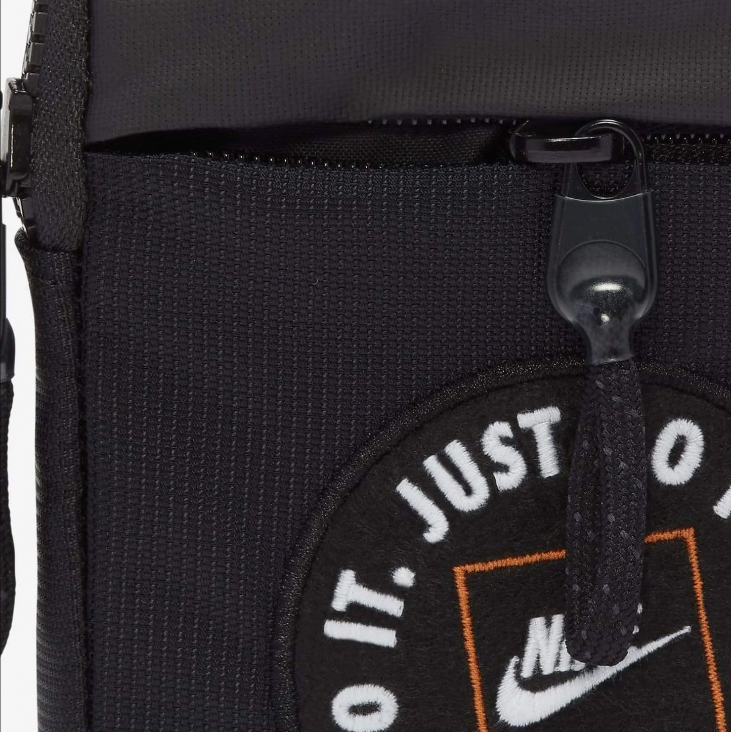 NIKE ESSENTIALS SMALL HIP PACK - JUST DO IT